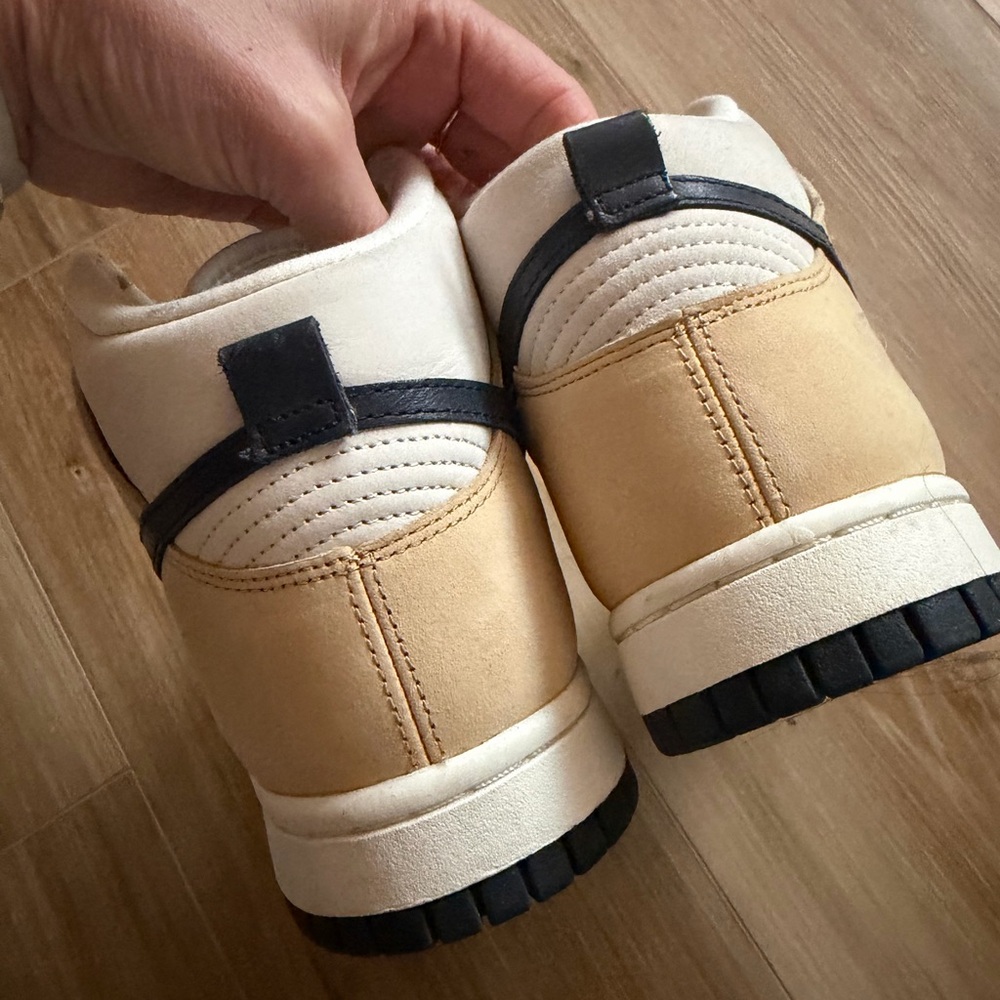 Nike women’s high top dunks, size 8. Pale yellow and navy. EUC - Picture 7 of 12